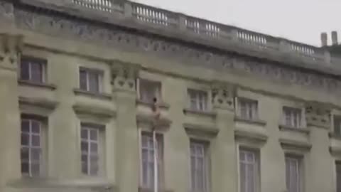 Remember when a naked dude climbed out of Buckingham Palace in central London?