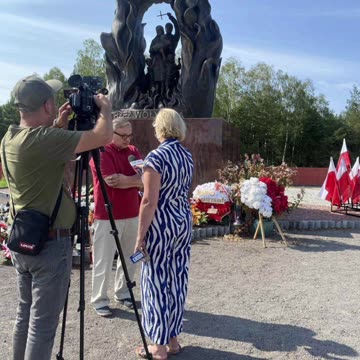 Pigs bite the hand that feeds them.🤣