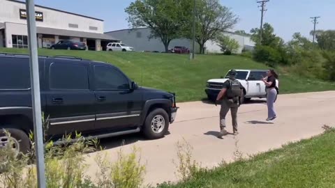 ICE raids Glenn Valley Foods in Omaha, bystanders attempt to stop agents from leaving