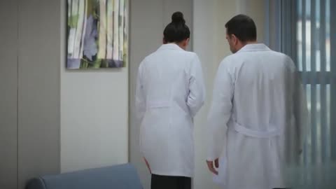 Rengin se derrumba, pero Tolga intenta animarla: “Cuando te miro, veo a una mujer muy fuerte”