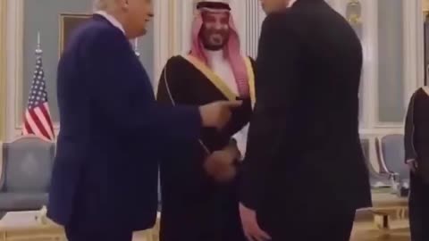 🚨 Elon Musk, POTUS & Crown Prince bin Salman inside the Saudi Royal Court