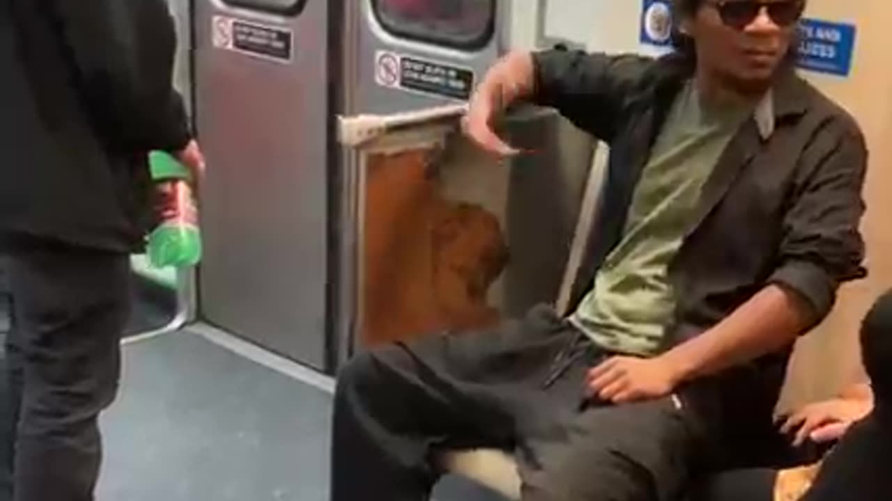 Shocking: Unexpected kindness: heartwarming interaction in a café