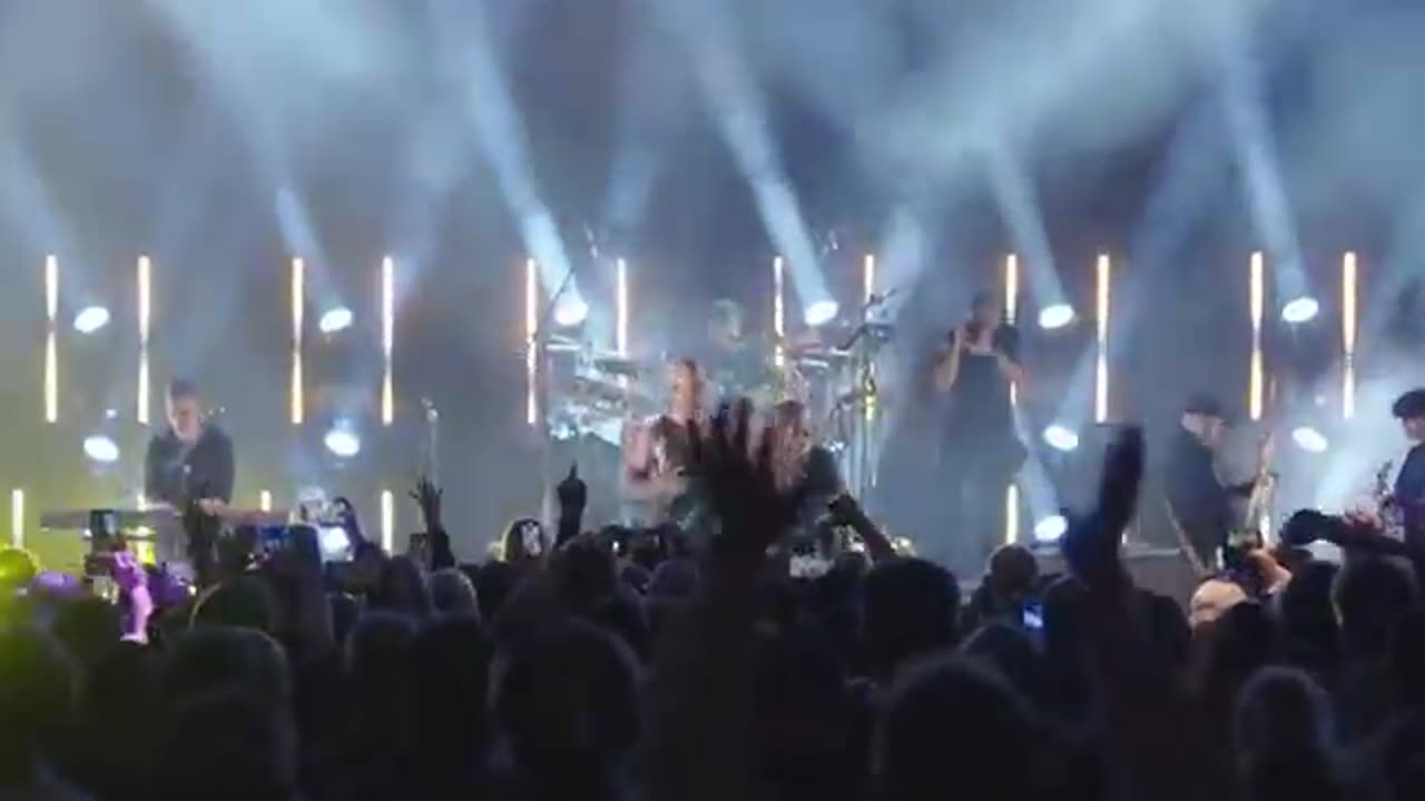 Daughtry - Separate Ways (Worlds Apart) (Live from Royal Albert Hall London) ft. Lzzy Hale