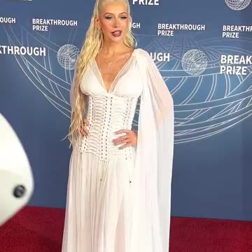 Christina Aguulera Wearing Dolce & Gabbana at 2025 Breakthrough Prize Ceremony