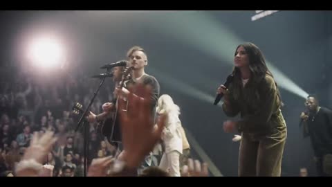 Graves Into Gardens ft. Brandon Lake Live Elevation Worship