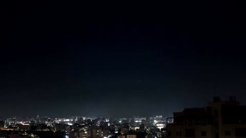 Video shows Iranian missiles streaking toward Israel