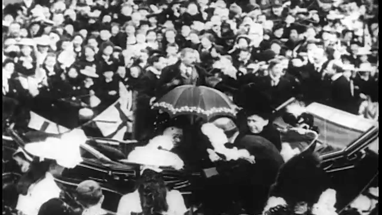 [PARAMOUNT NEWSREEL EXCERPTS] - [PARAMOUNT NEWSREEL EXCERPTS] - cbs-cbswwi-172
