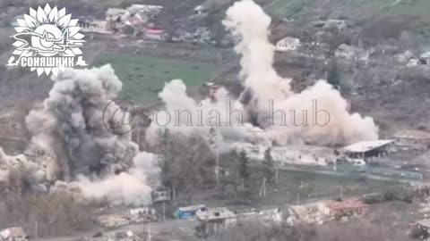 ✈️💣 Ukrainian MiG-29 destroys two buildings with Russian assault groups and