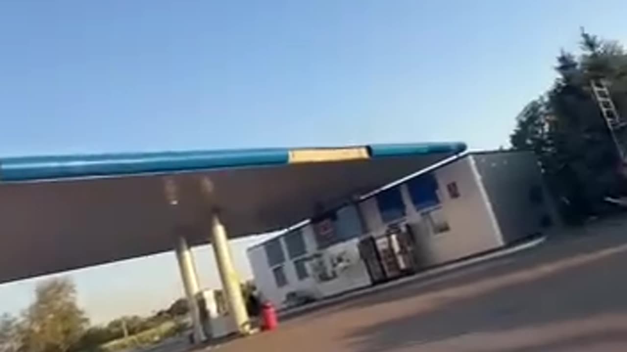 🤬 The Dnipropetrovsk region highway is now under constant attack by Russian drones.