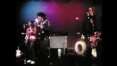 Thin Lizzy - The Boys Are Back In Town (1976)