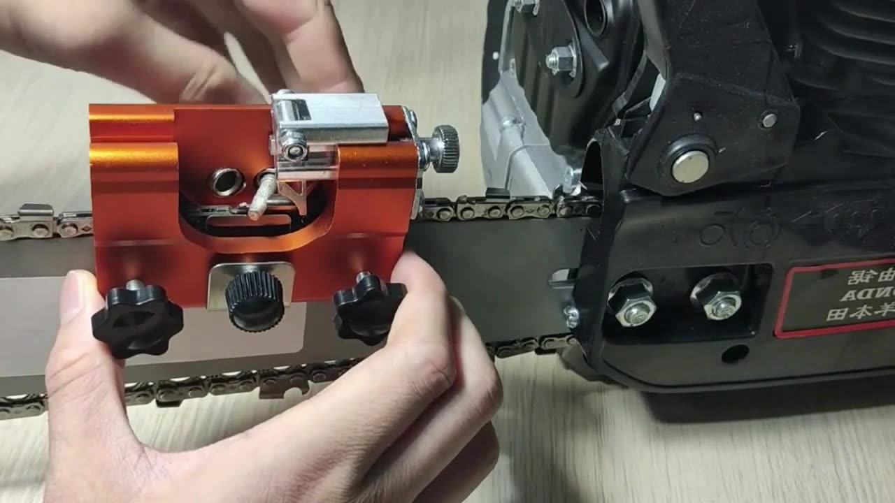 Durable Portable Hand-Cranked Chainsaw Chain Sharpener with Carry Bag