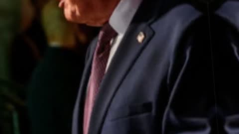 Trump Mixes Christmas Greetings and Political Jab