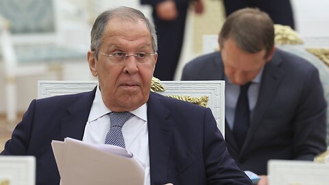 Lavrov responde a Macron, que llama a Rusia "depredador" y "ogro"