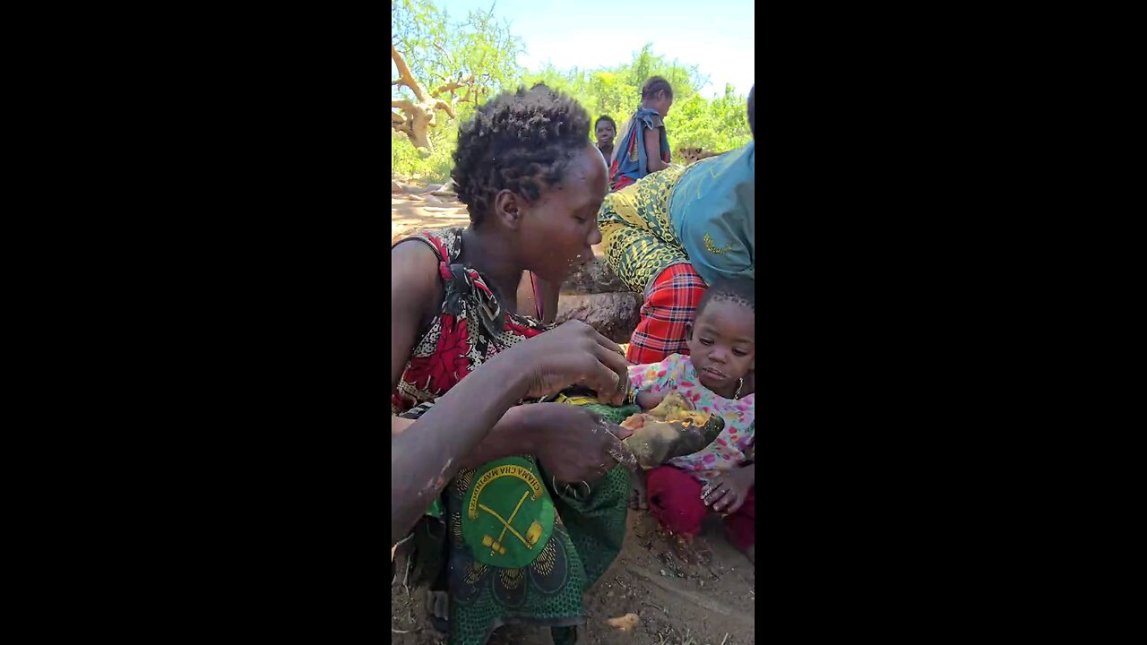 waoo look how Hadzabe mom teach her daughter to eat baboon intestine like pro #fypdong #for #due