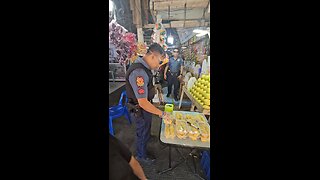 Even Police Eating Durian IN DAVAO 🚨 🚔 경찰도 두리안 팬 #다바오 #davao #davaocity #philippines