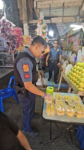 Even Police Eating Durian IN DAVAO 🚨 🚔 경찰도 두리안 팬 #다바오 #davao #davaocity #philippines