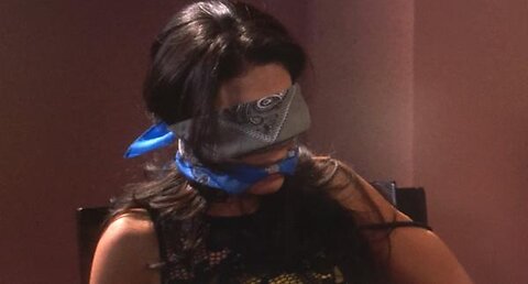 Muchacha italiana viene a casarse (gagged)