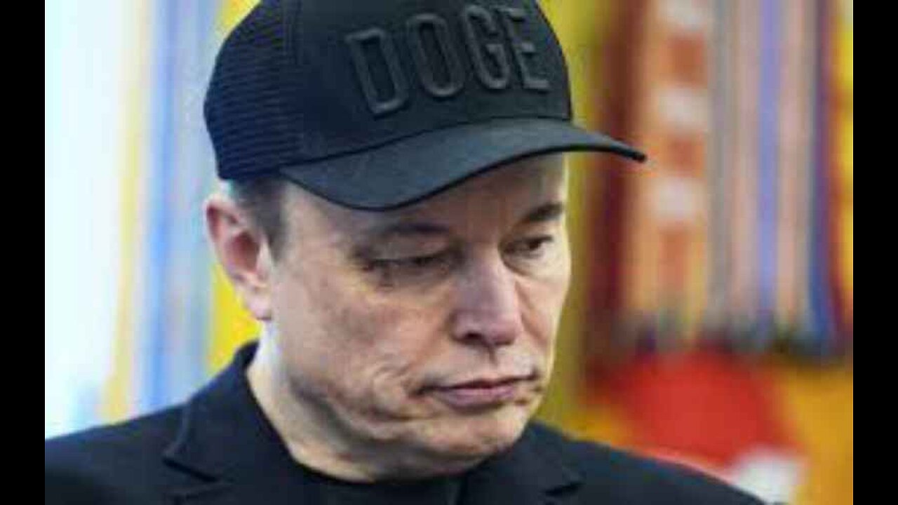 Musk Shows Up at White House Event With a Black Eye