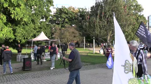 Live from Chemnitz: A. Merkel presents book – protests of the Free Saxons