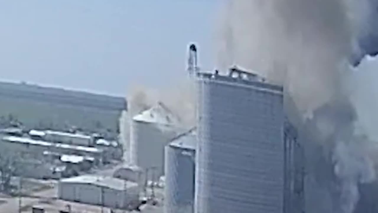 Explosion of a grain silo in Texas.. At least 5 people were injured.