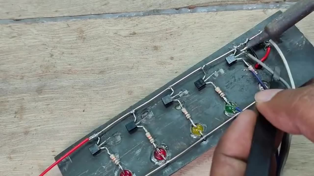 Water Level Indicator Circuit with Overflow Alarm
