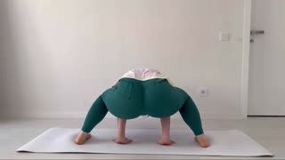 Hamstring stretch ⧸ Warm up stretching of Adductor, biceps femoris and hamstring