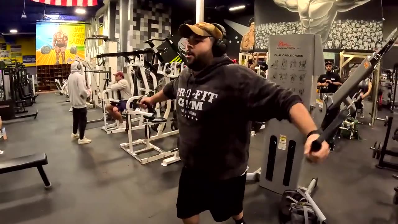 HOW TO DO DUAL CROSS CABLE CHEST WORK LOWER CHEST MUSCLES WITH AJ, ARE CABLE CROSSOVERS GOOD