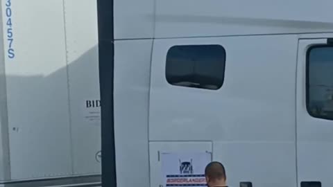 🚨Foreign-run trucking company caught on video swapping DOT numbers mid-run at a truck stop—ILLEGAL!