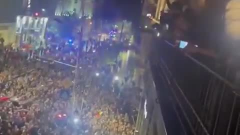 ✅🇷🇴 Bucharest: Supporters of Dan are gathering and celebrating in the city center.