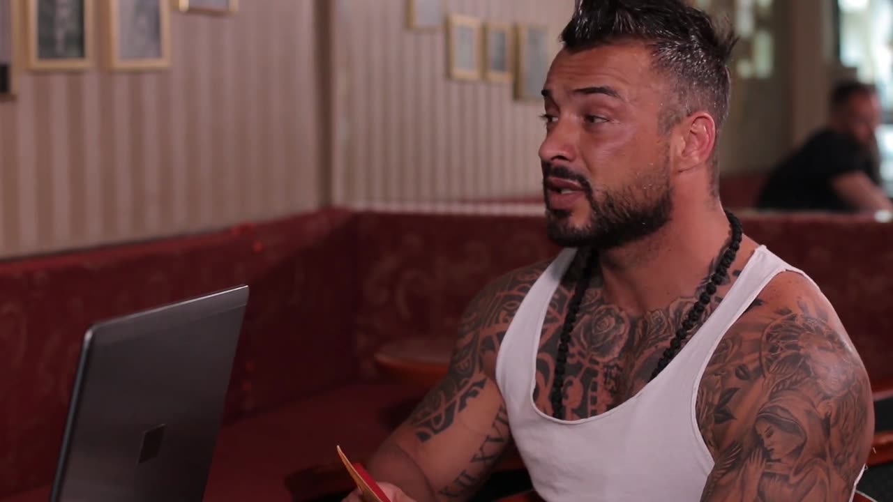 Тайната среща на Крис и Никола! VIRAL Exclusives