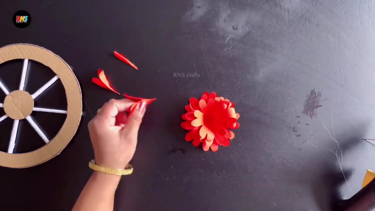 Beautiful and Easy Paper Wall Hanging / Paper Craft For Home Decoration / Unique Wall Hanging / DIY