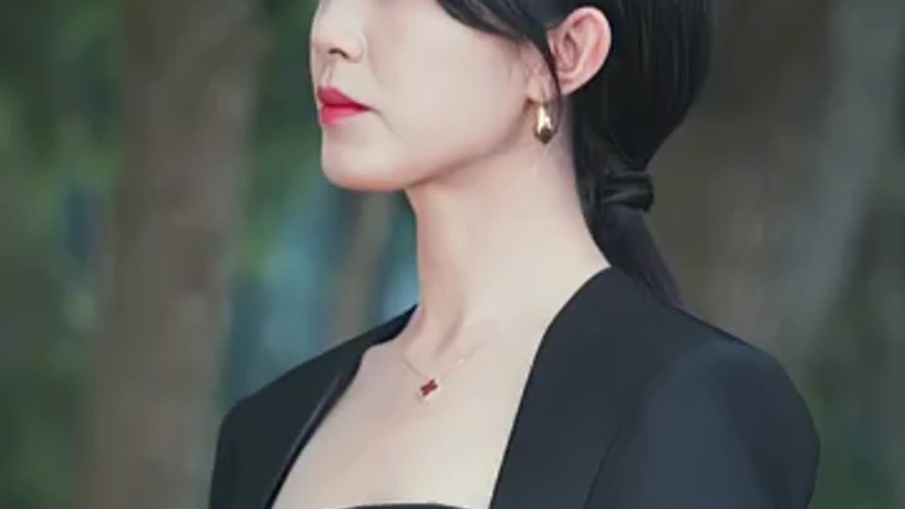【Part.2】She_made_a_middle-aged_woman_beautiful_and_asked_her_to_get_close_to_her_husband._#shorts
