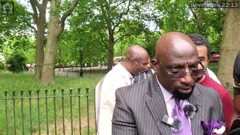 Speakers Corner-Muslim Can't Understand Who God Is, And Can't Understand The Spirit Realm-ft Orlando
