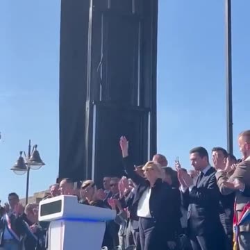 Marine Le Pen sings the national anthem with the French people!
