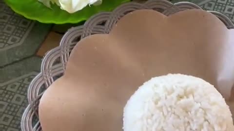 Tasting Paradise: A Beach Picnic with a Breeze"