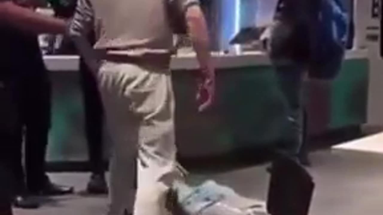 Man Messes wit the Wrong Taco Bell Worker