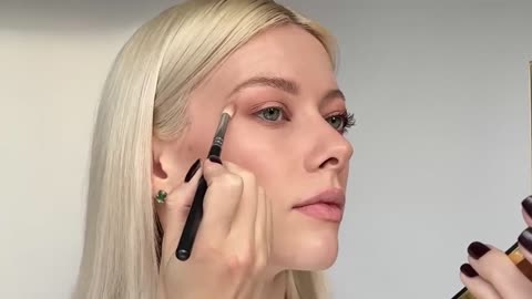 7-Minute Brown-Red Eyeshadow Tutorial P1