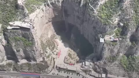Aventura en el sendero del acantilado de Hejin en China