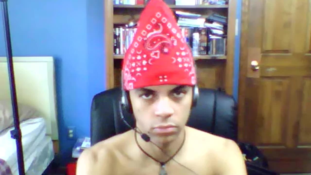 2016 06 06 - LIVE on YouNow June 6, 2016 (2)