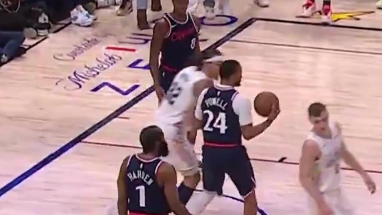 Gordon and Murray: PERFECT Connection for a CRAZY Dunk!