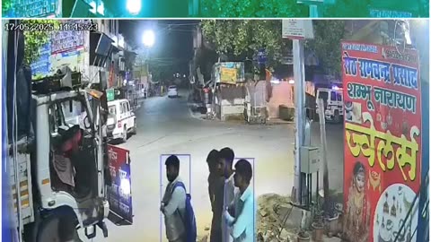 🚨 UP: Truck Driver Beaten by Police in Gorakhpur, CCTV Surfaces