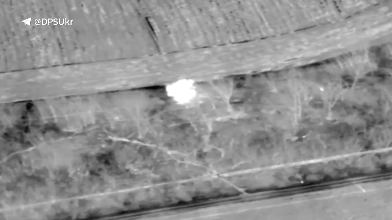 💥The work of FPV drones of border guards in the South: two more enemy targets