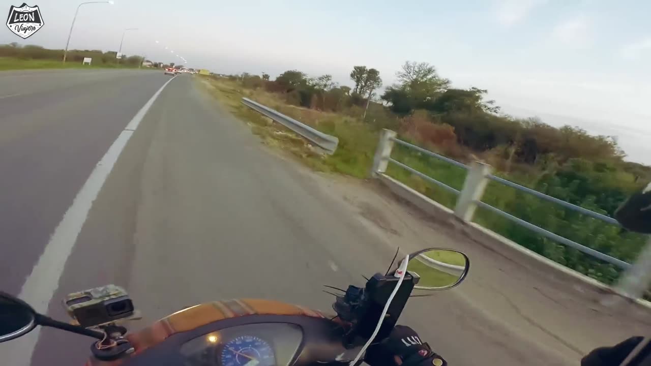 🇦🇷 Llegué a ARGENTINA y los GENDARMES 👮 me dan La BIENVENIDA ASÍ