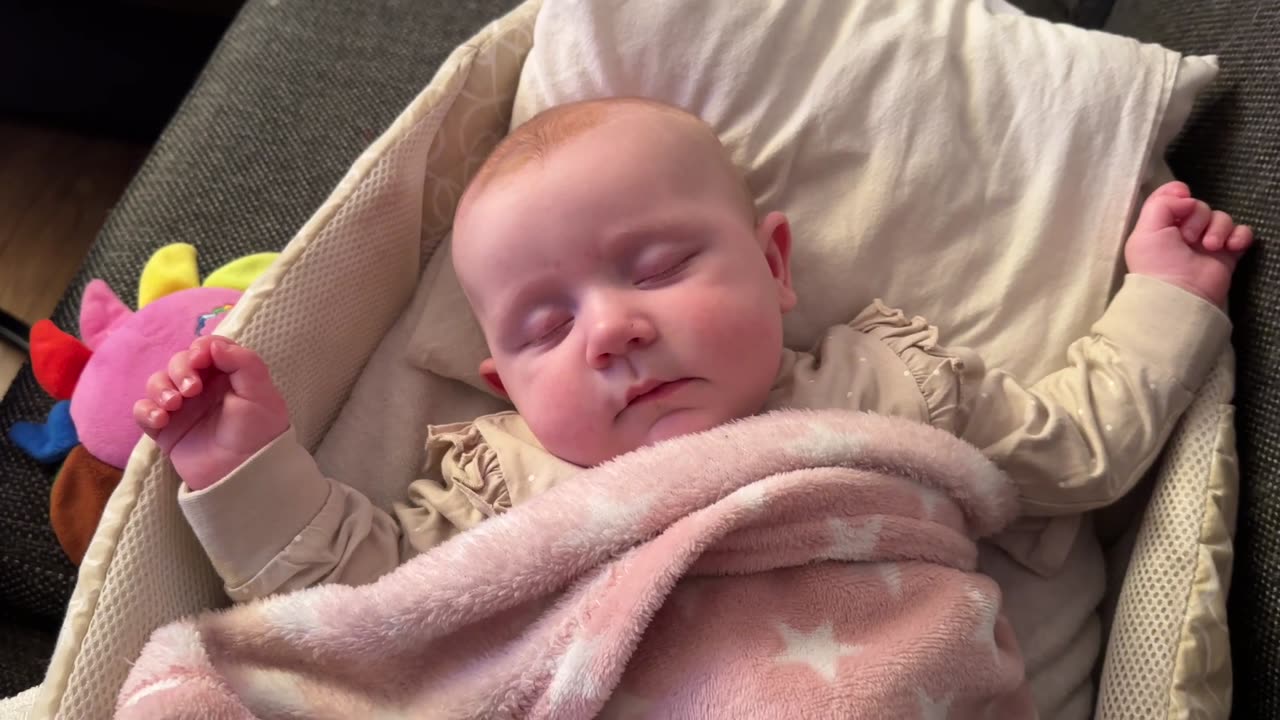 Baby Kayla Day 125 – From Snooze to Smile: She Finally Woke Up on Camera!