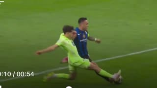 Pau Cubarsi's challenge on Lautaro Martinez