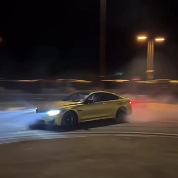BMW //M4 Rolling burnout