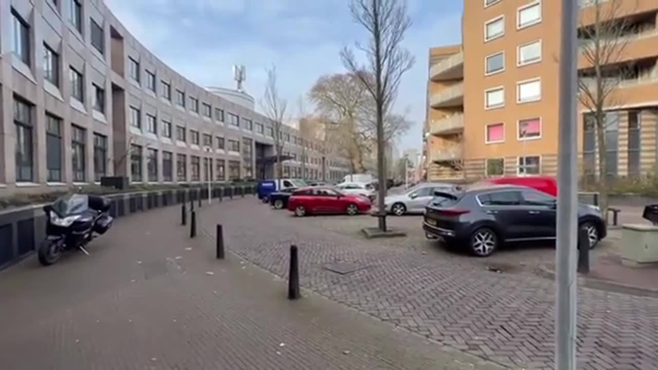 (N)GO’s in de Arthur van Schendelstraat in Utrecht.