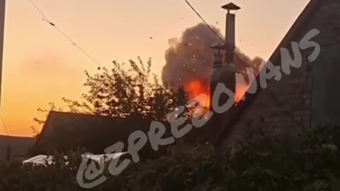 😨 The moment of the attack on the bridge in Kremenchuk was captured on video…
