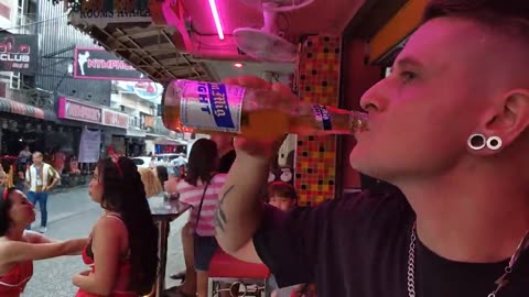 ALCOHOLIC E-BEGGING RACIST PATTAYA BELLENDS