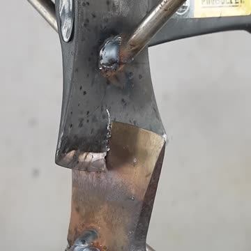 Old vs. New Axe Showdown! ⚔️💥 INSANELY Dangerous Test! 😱 #HydraulicPress